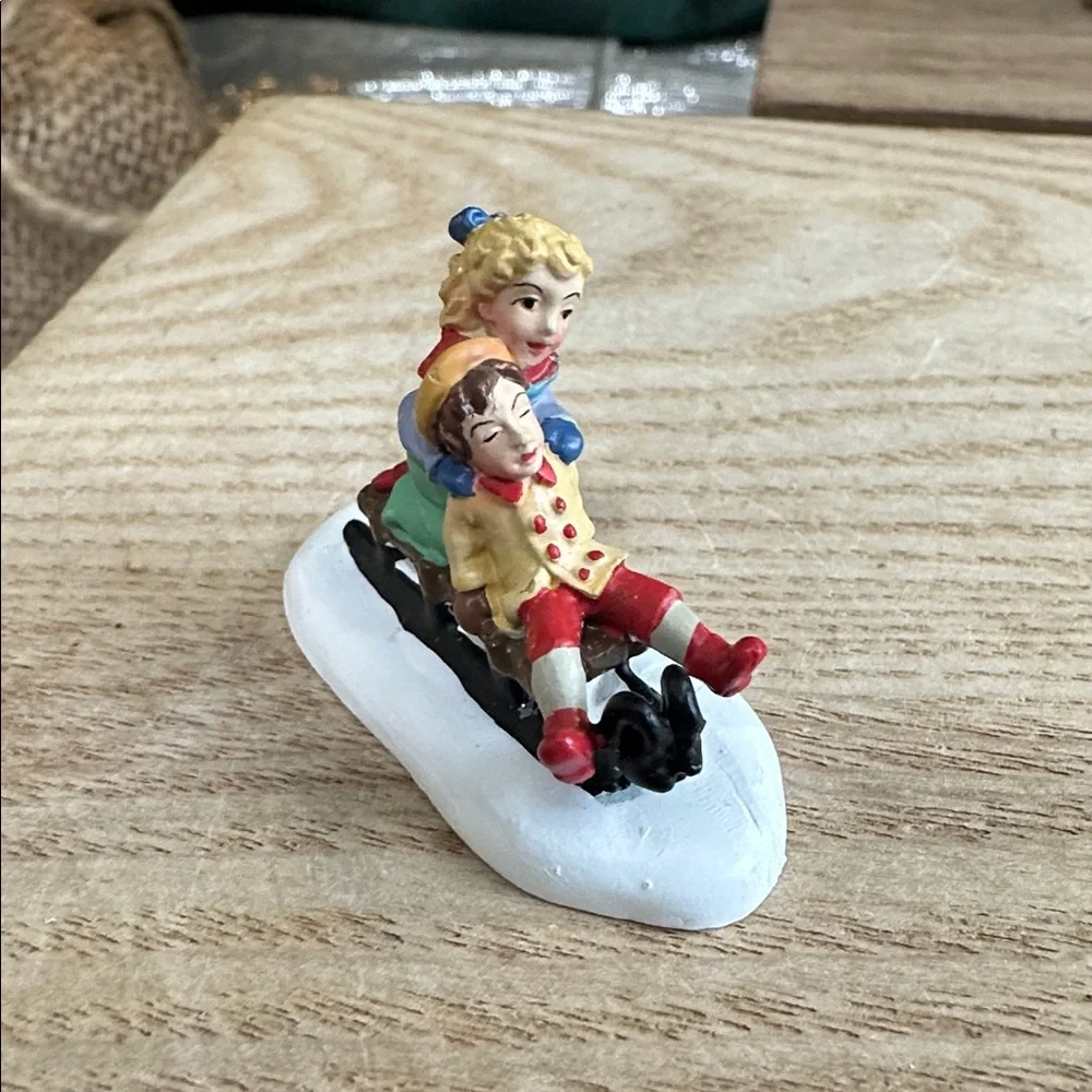 Department 56 Seasons Bay Fun In The Snow Figurine‎